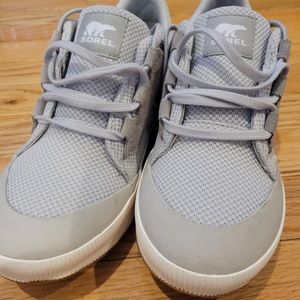 Sorel Women's Out 'N About III Low Waterproof Shoe size size 8.5 gray and white